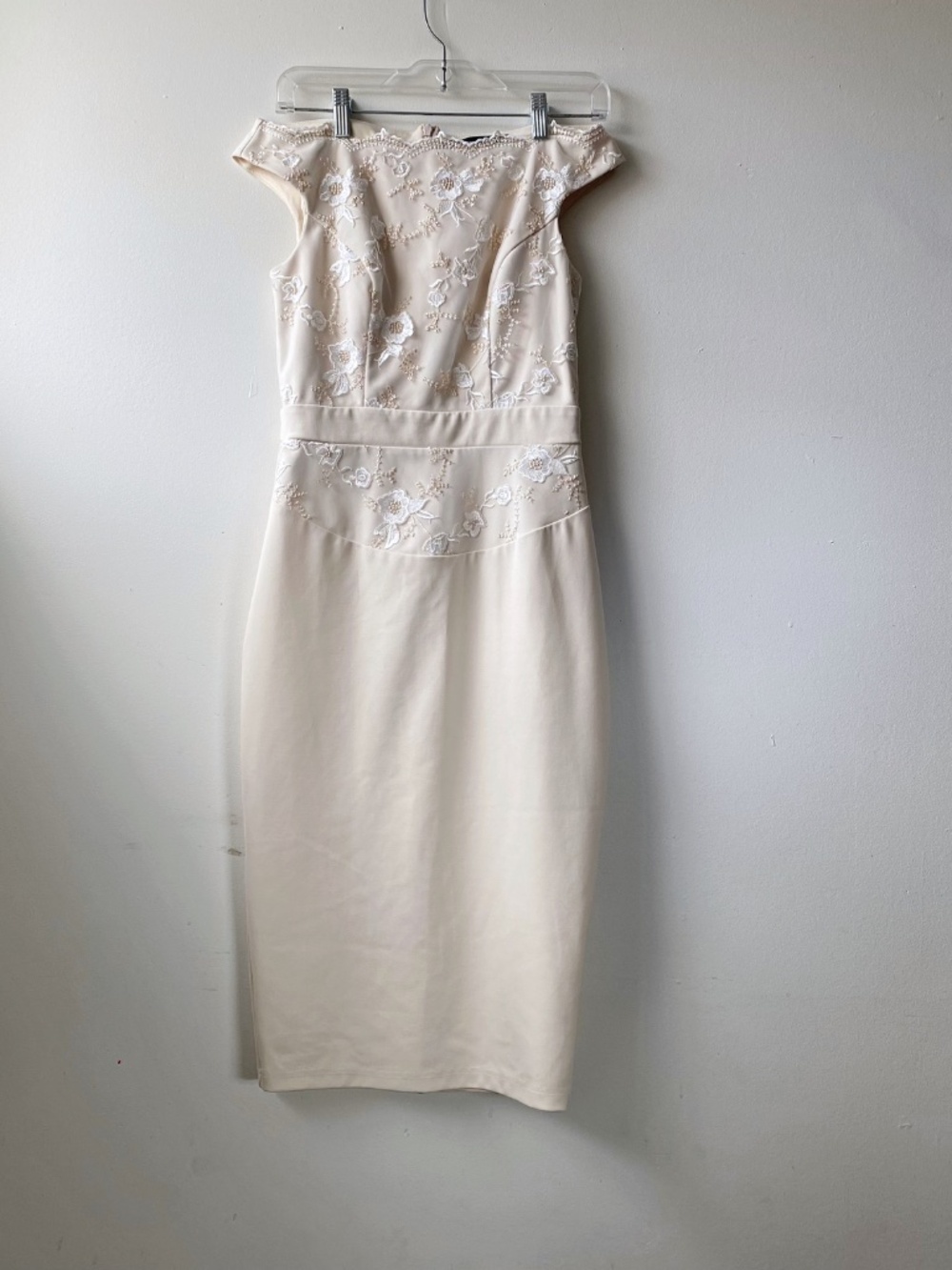 Elegant Cream Party Dress - Picture 3 of 4